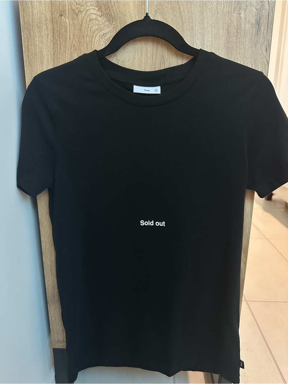 TNA Aritzia Black 100% Cotton 'Sold out' Center Print Short Sleeve Tee Size XS